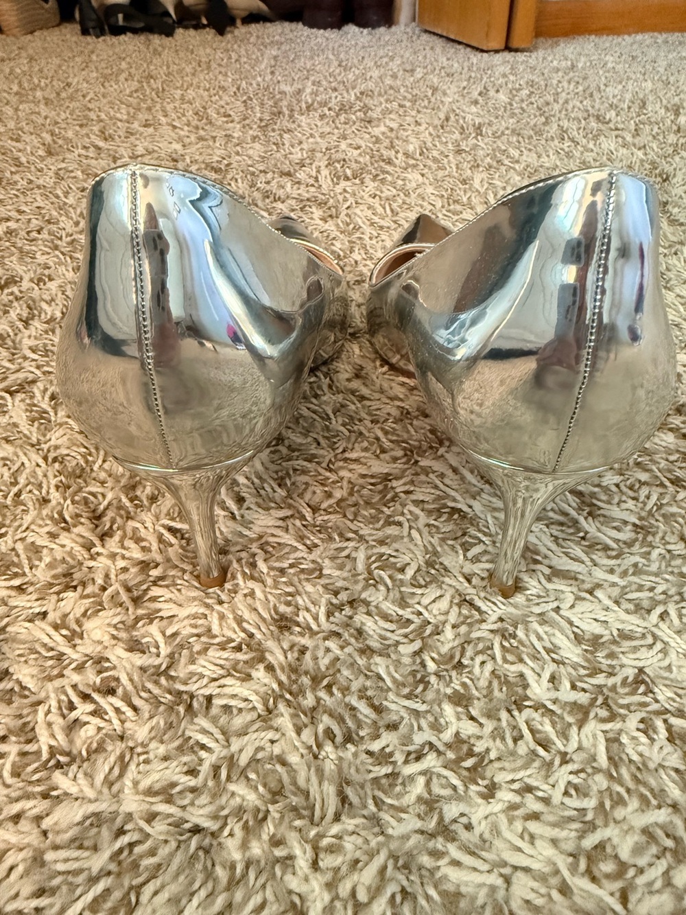 EUC! Silver Pumps Size 9 - Picture 3 of 6